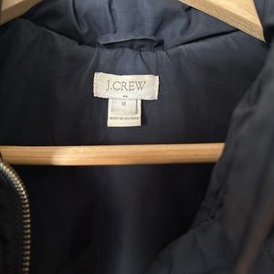 J Crew winter puffer jacket. Hits at the waist. Medium. Gold buttons. Pockets.